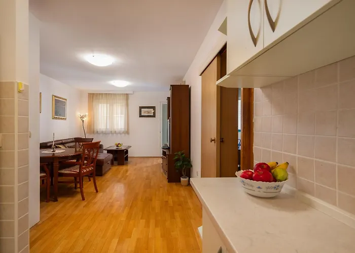 Sunny Ii マカルスカ